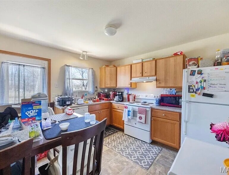 Building Photo - 447 Mabel Dr