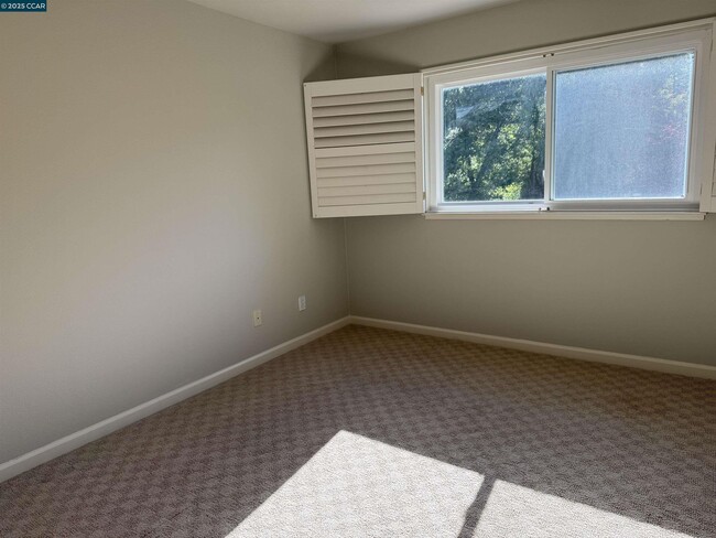 Building Photo - 600 Bourne Ct