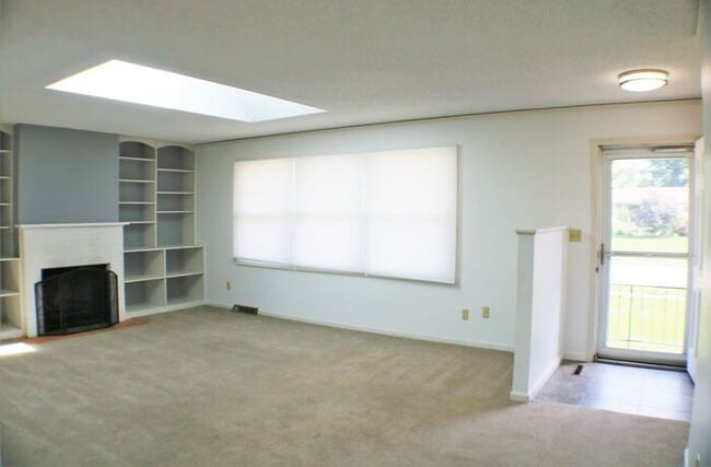 Building Photo - $2,350 | 3 Bedroom, 3 Bathroom House | No ...