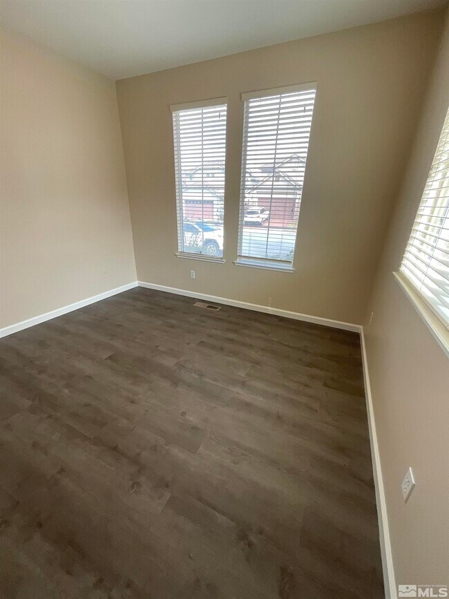Building Photo - 2847 Falcon Ridge Dr