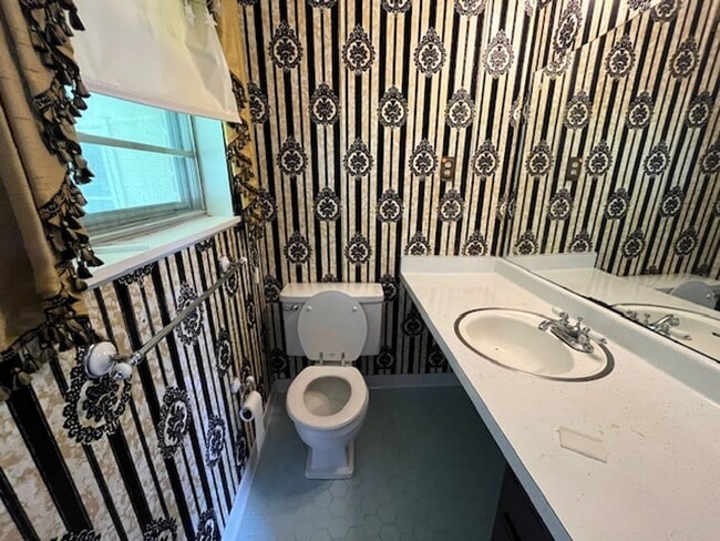Building Photo - Renovated 3 Bedroom 1.5 Bath Home for Rent!