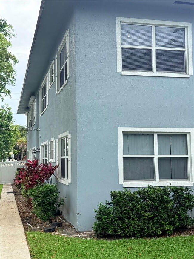 Building Photo - 260 S Cypress Rd