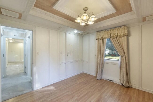 Building Photo - Beautiful 3-Bed 1.5-Bath House in Waterloo