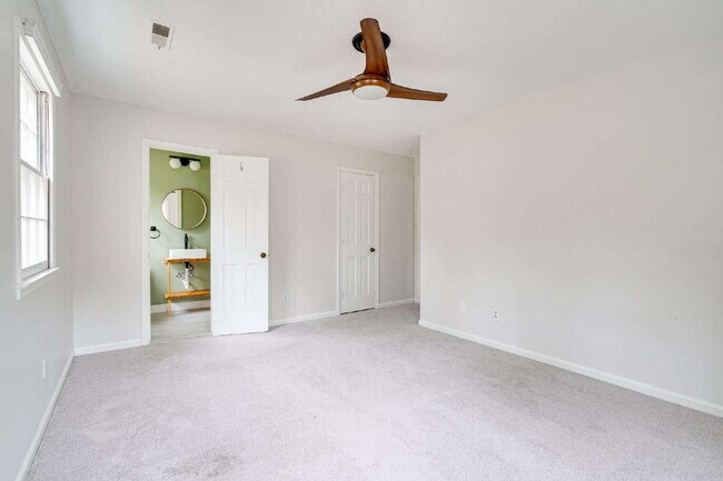 Building Photo - Chapel Hill Retreat: Spacious 4-Bedroom with Fenced-in Backyard