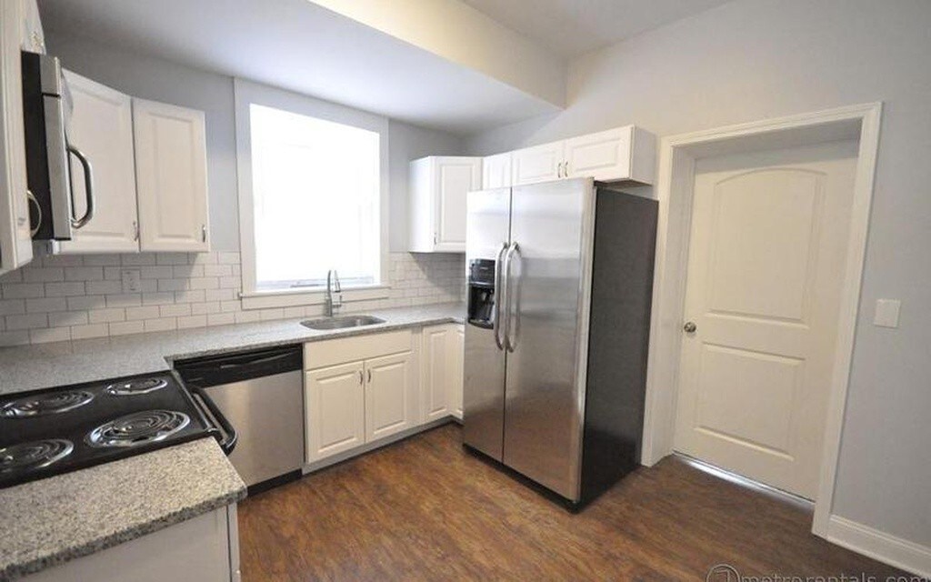 Building Photo - 71 E Gates St