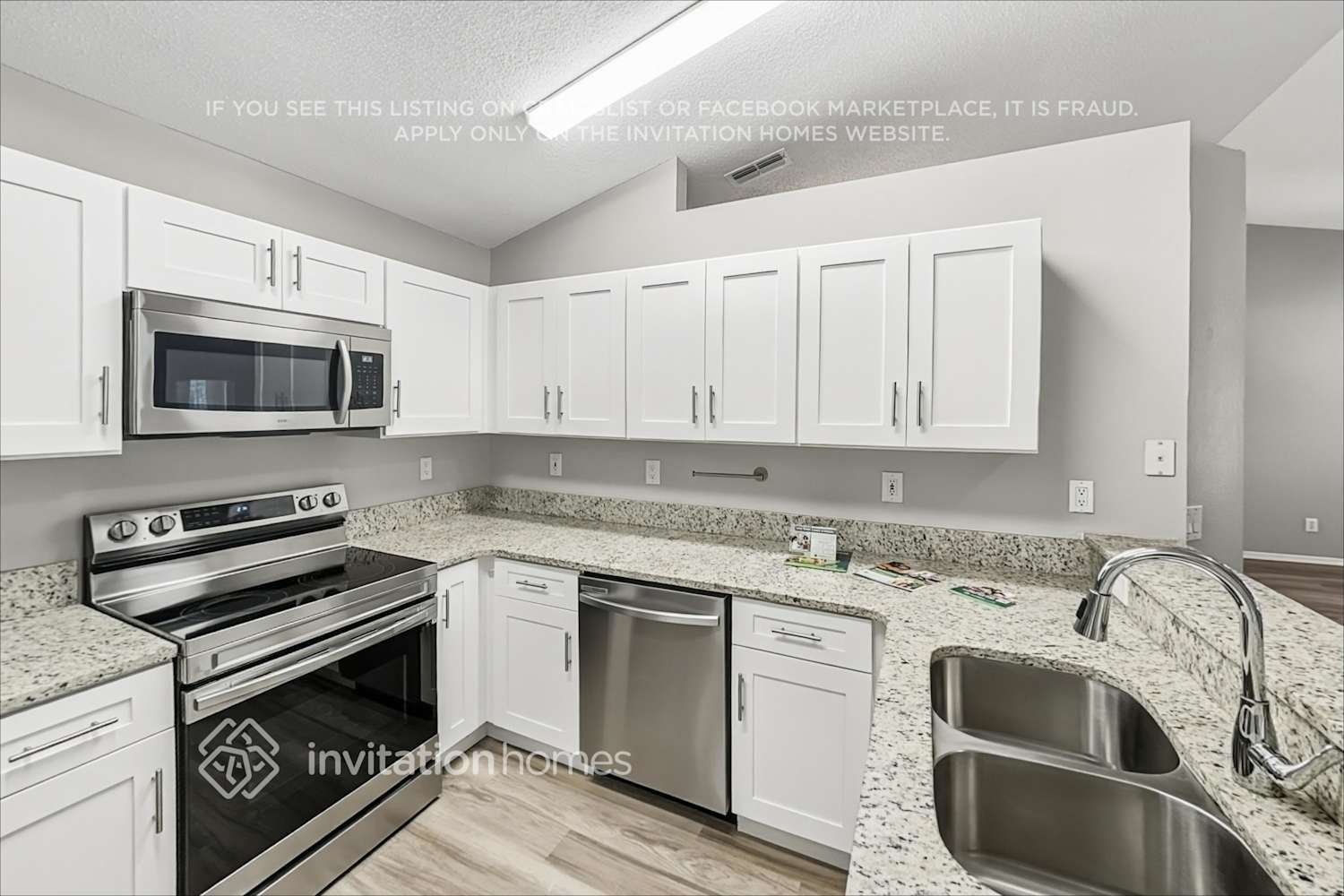 Building Photo - 11506 3rd Ave E