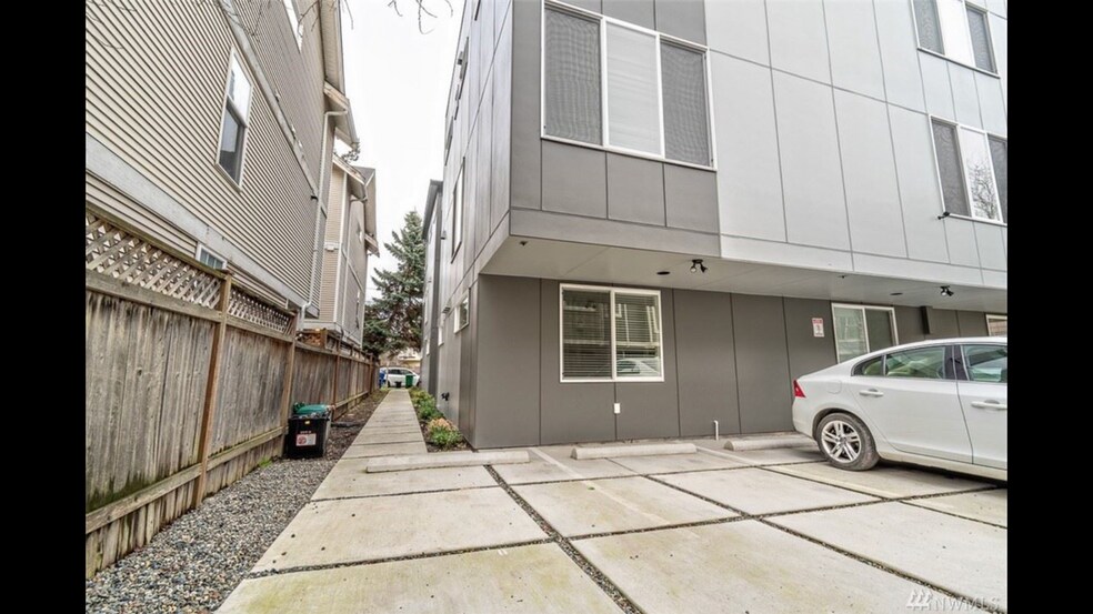 Building Photo - 8519 Midvale Ave N