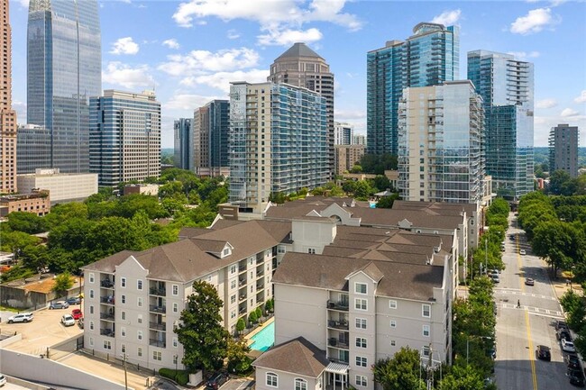 Building Photo - 1074 Peachtree Walk NE