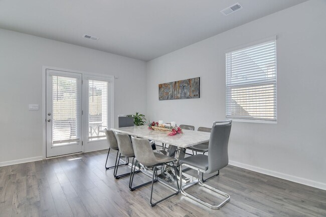 Building Photo - 4 Bedroom 3 Bathroom Two Story Home