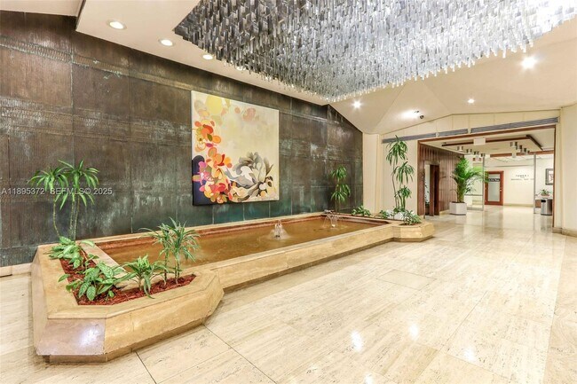 Building Photo - 999 Brickell Bay Dr