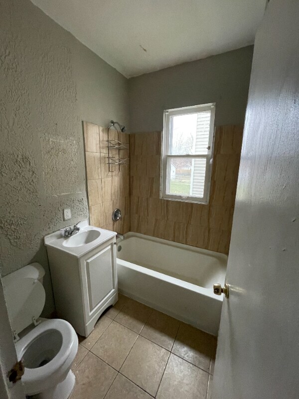 Building Photo - 2417 N 33rd St