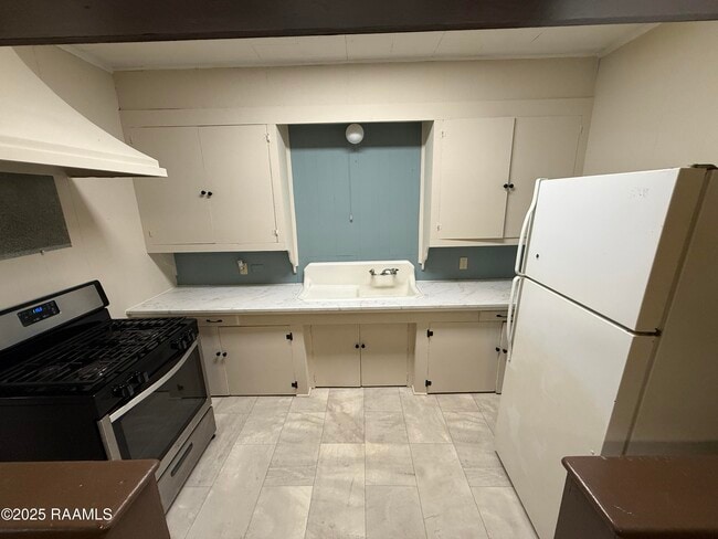 Building Photo - 109 Doris St