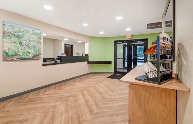 Building Photo - Furnished Studio-Asheville - Tunnel Rd.