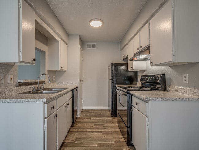 Shoreline Apartments - Kitchen - Shoreline Apartments