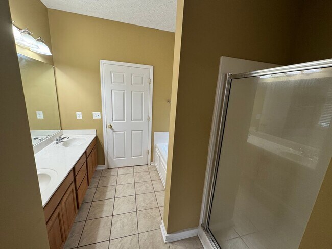 Building Photo - 836 Ridgetop Dr