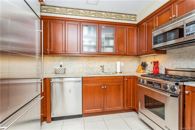 Building Photo - 10 City Pl