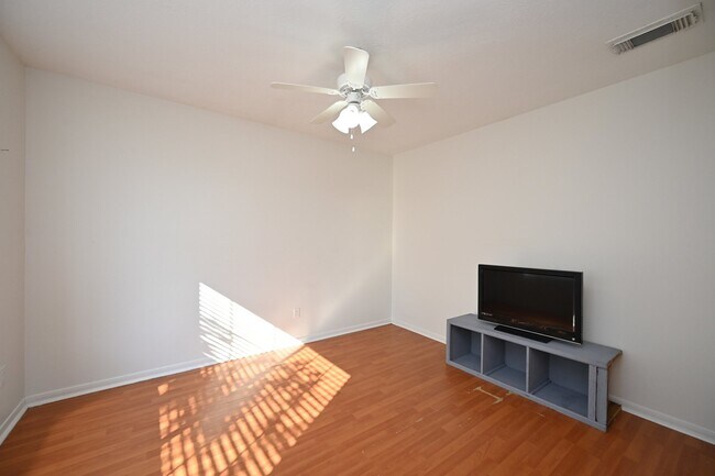 Building Photo - 7006 Biton Dr