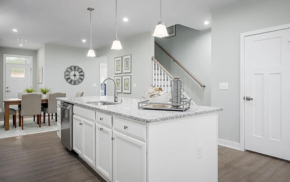 Building Photo - 736 Empire St