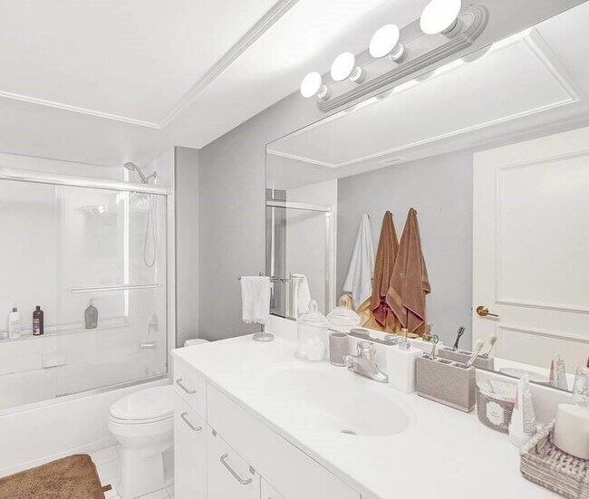 Building Photo - 21055 Yacht Club Dr