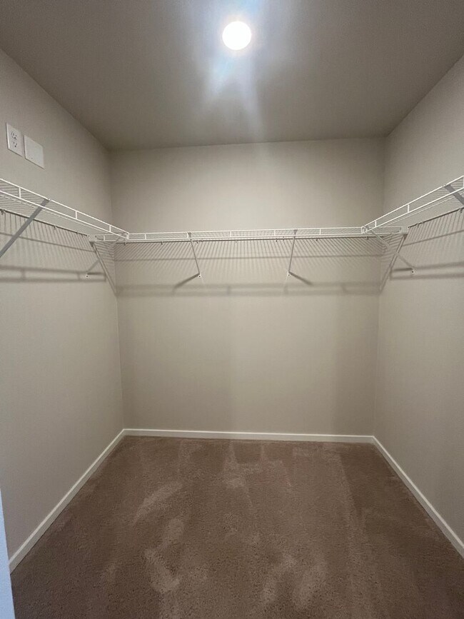 Building Photo - 4-bedroom 2.5-Bathroom. Never been lived in!!