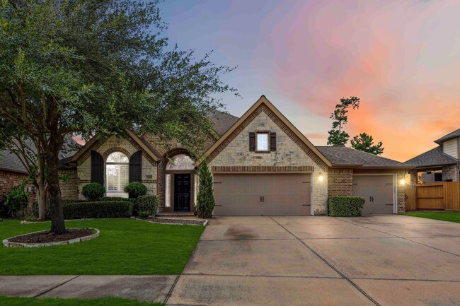 Primary Photo - Beautifully maintained 4-beds, 3-bath, 3 c...