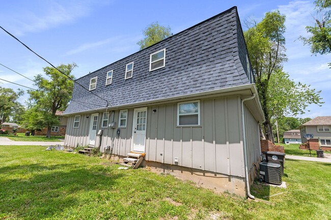 Building Photo - Roomy Belton Duplex Near Downtown with Basement Space