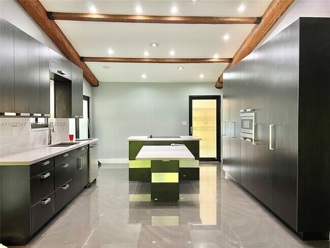 Building Photo - 9331 NW 48th Doral Terrace