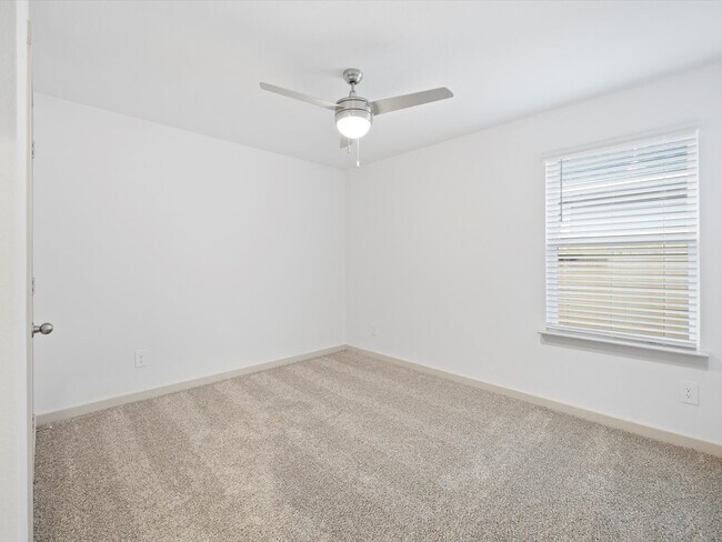 Building Photo - 12733 Ermine St