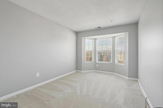 Building Photo - 157-110 Brookland Terrace