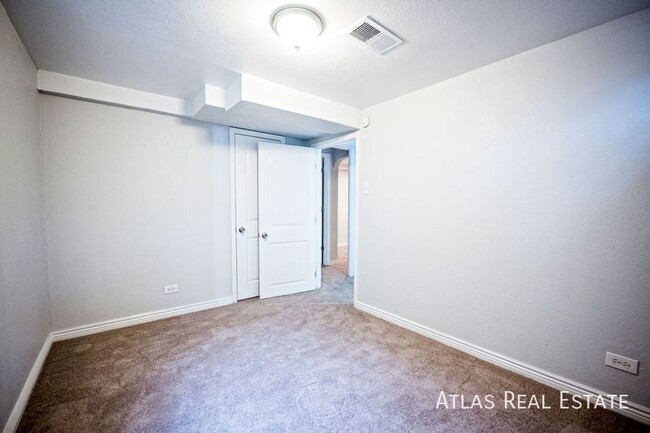 Building Photo - 3565 Newport St