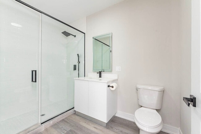 Building Photo - 2000 W 22nd Pl