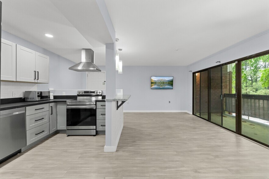 Building Photo - 500 Umstead Dr