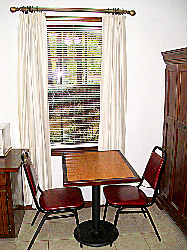 window and table with chairs - 2177 Kings Mountain Dr NE