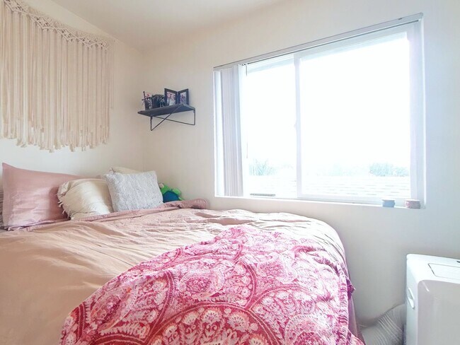 Building Photo - Huge 2 story 8 bed room Home: a hop and a skip from SDSU!  You will never be late to class!