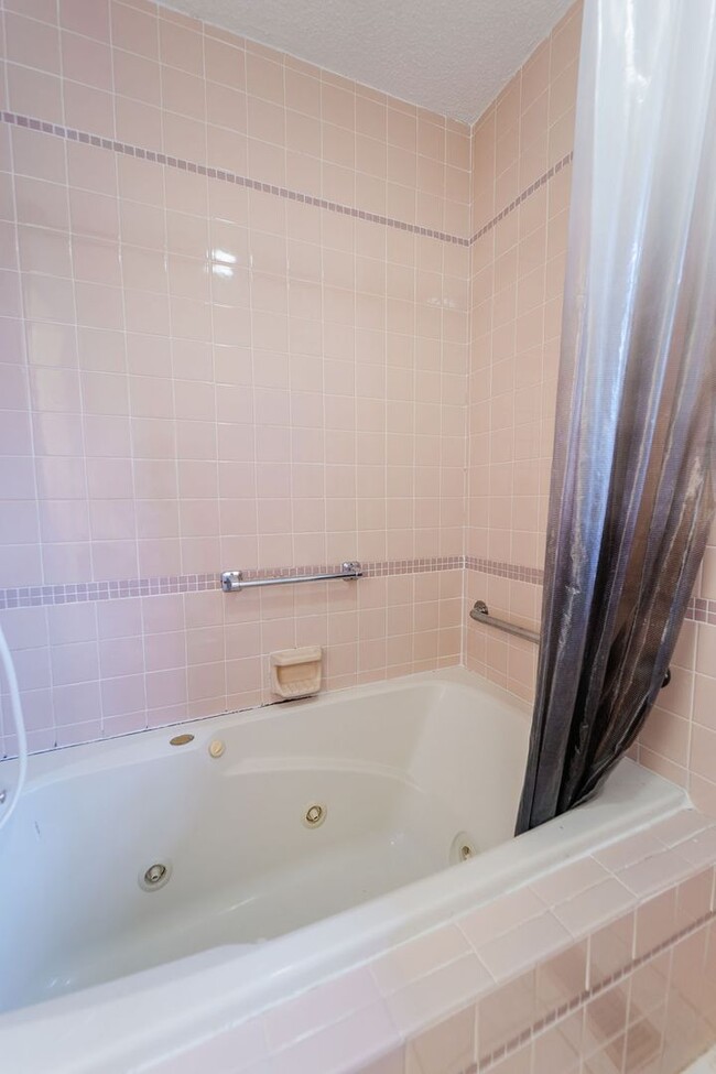 Building Photo - 6 Sonora Way