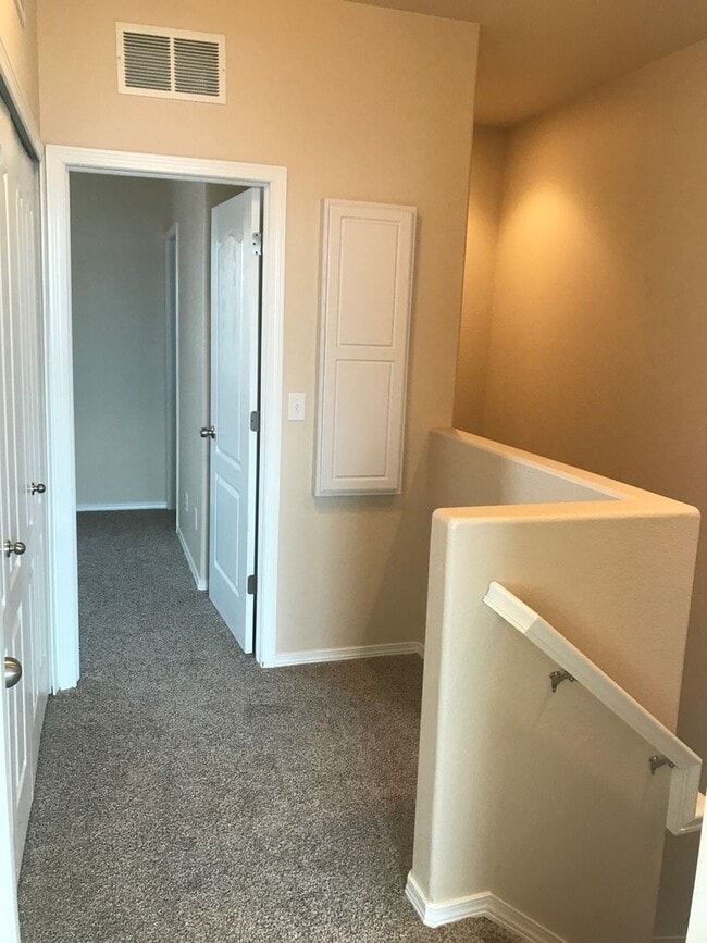 Building Photo - CHARMING 2BD TOWNHOME IN THE VISTAS AT NOR...