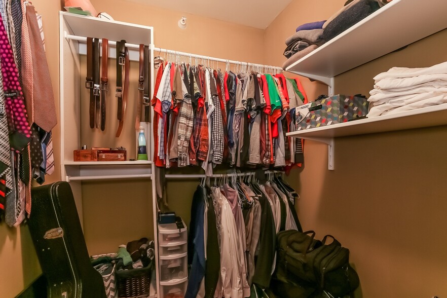 Building Photo - 630 N State St