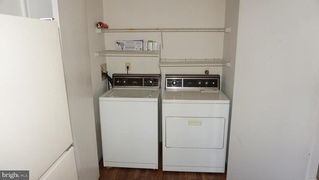 Building Photo - 841 Waterford Dr