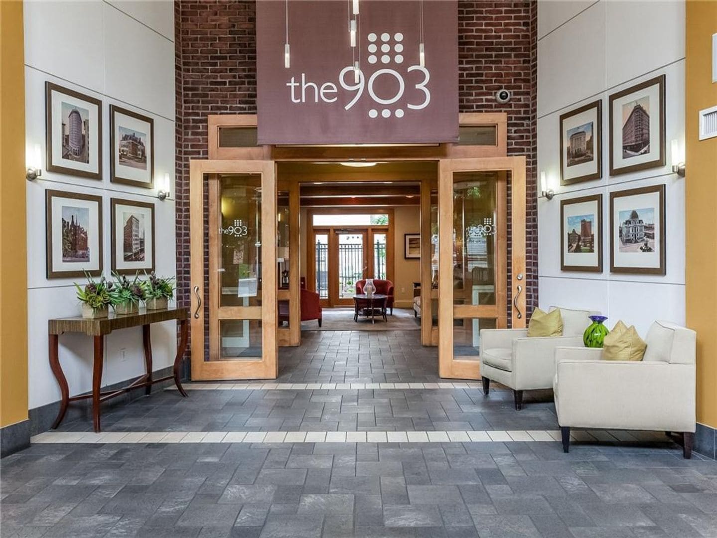 Building Photo - 903 Providence Pl