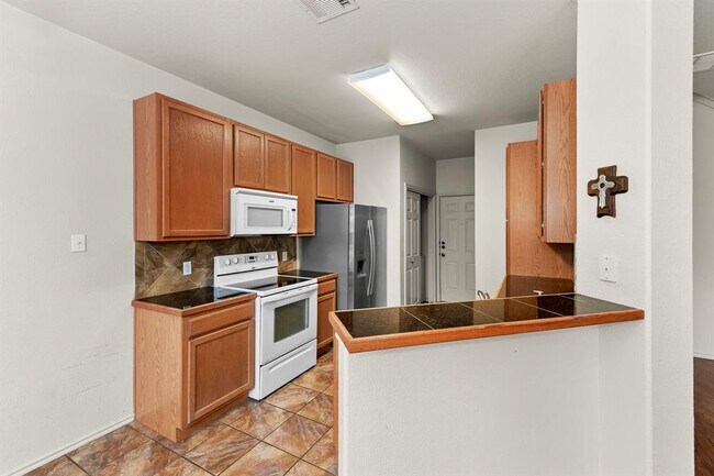 Building Photo - 2410 Great Oaks Dr