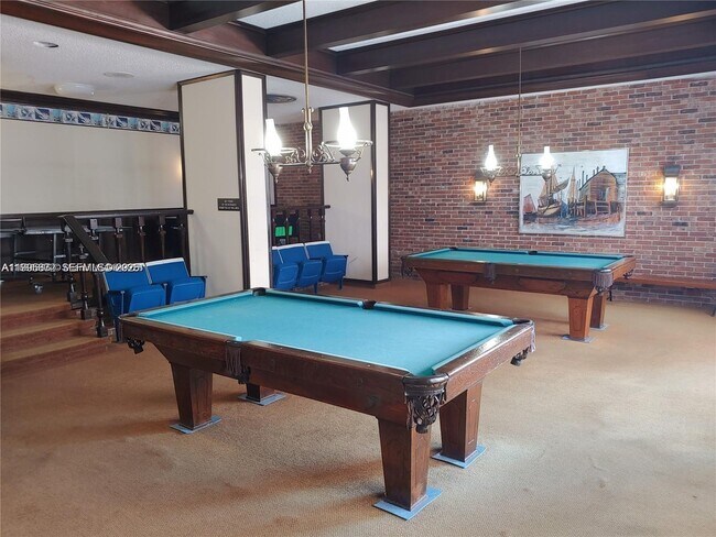 Building Photo - 6039 Collins Ave