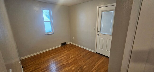 Building Photo - Charming 2 BD in West View