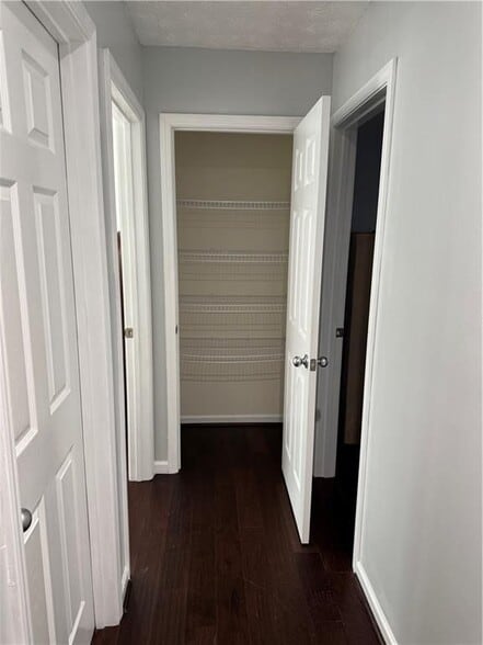 Building Photo - 1303 River Club Dr NE