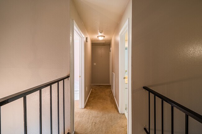 Building Photo - 10422 Gulfstream Ln