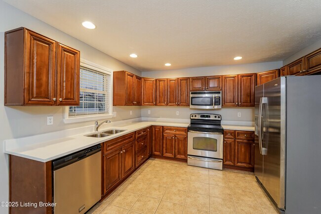 Building Photo - 585 Tecumseh Dr