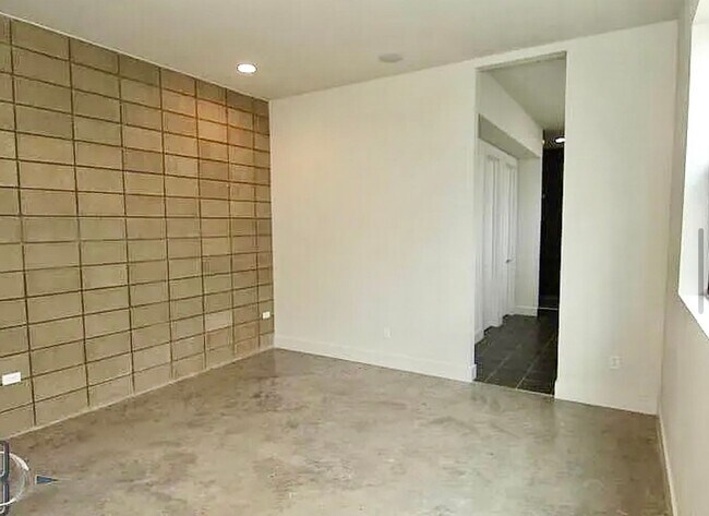 Building Photo - Beautiful home located just off of Cherry ...