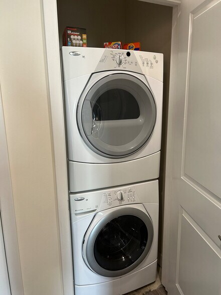 Building Photo - 357 W Martin Luther King Jr Blvd