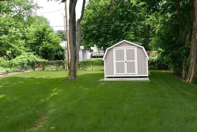 Building Photo - Bright & Modern 3BR Near TU & Cherry Stree...