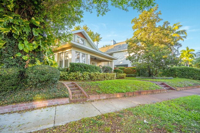 Building Photo - 1234 Beach Dr NE