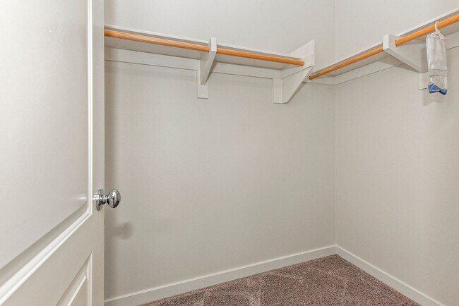 Building Photo - Comfort Meets Coastal Living 4 Bed 2.5 Bath in Oceanside!